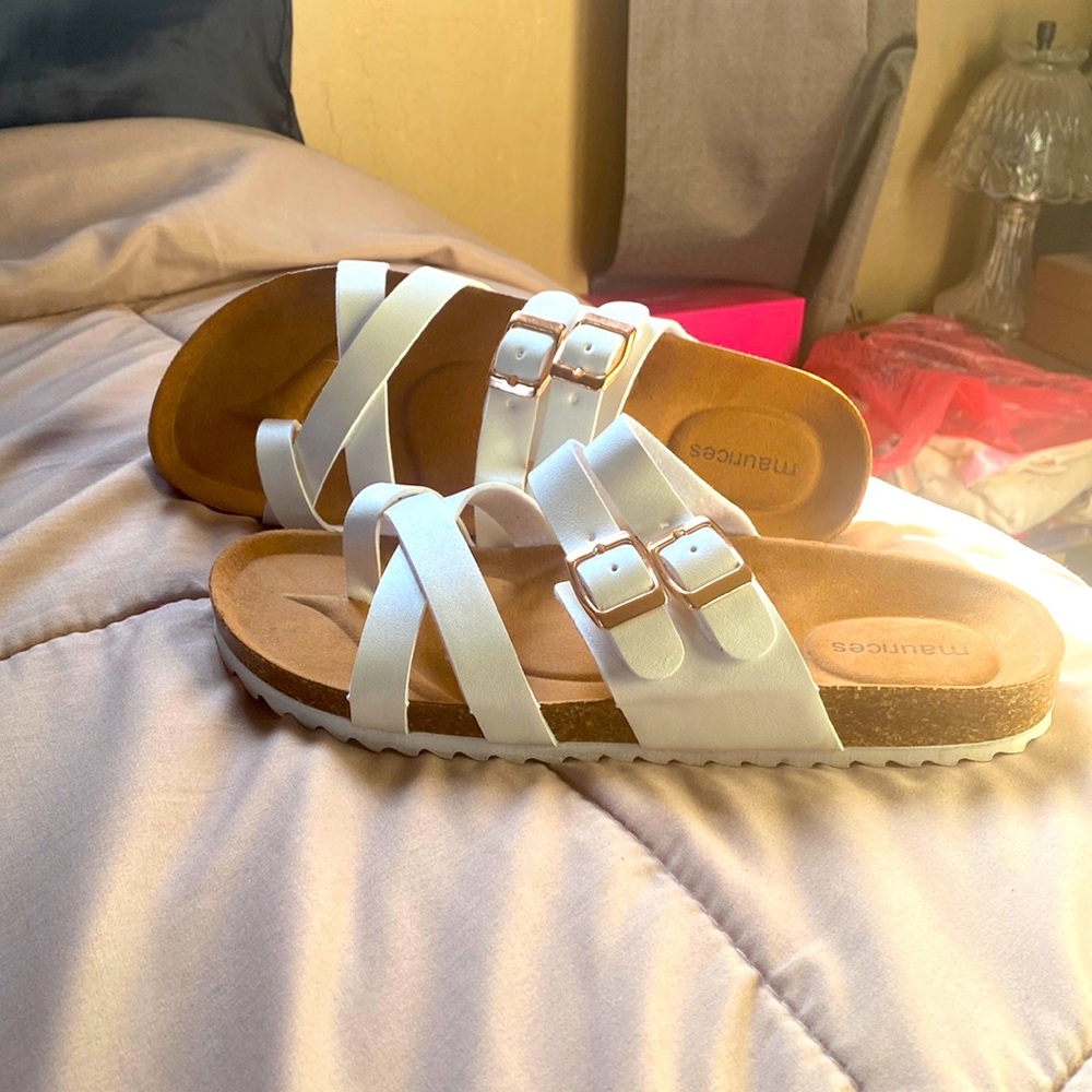 Flats sandals